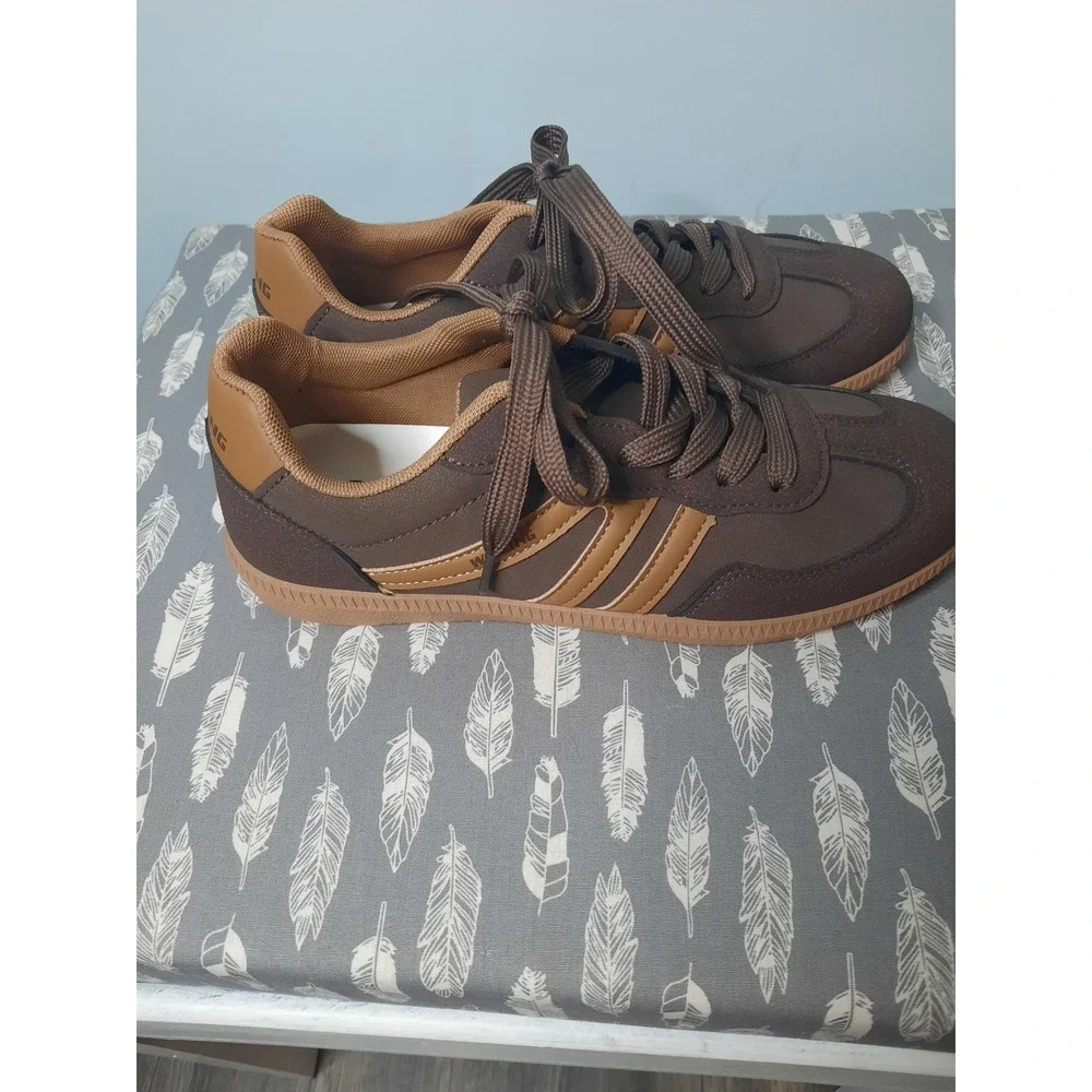 Walking Brown Tan Low Top Soccer Style Sneakers Gum Sole Size 38 Retro Athletic